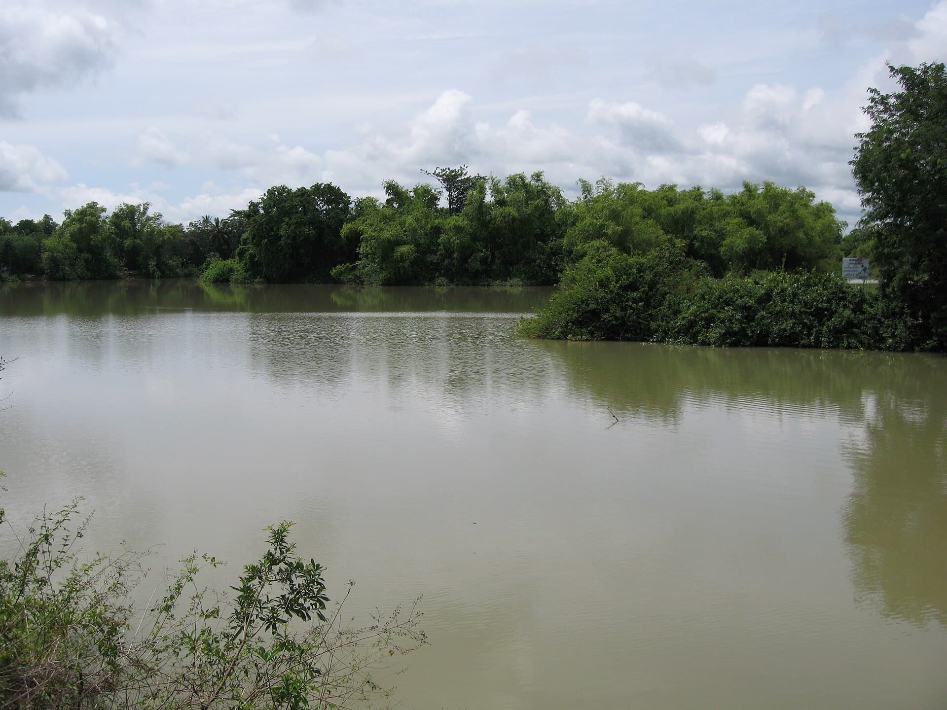 A small lake in Serei Saophoan District, Banteay Meanchey