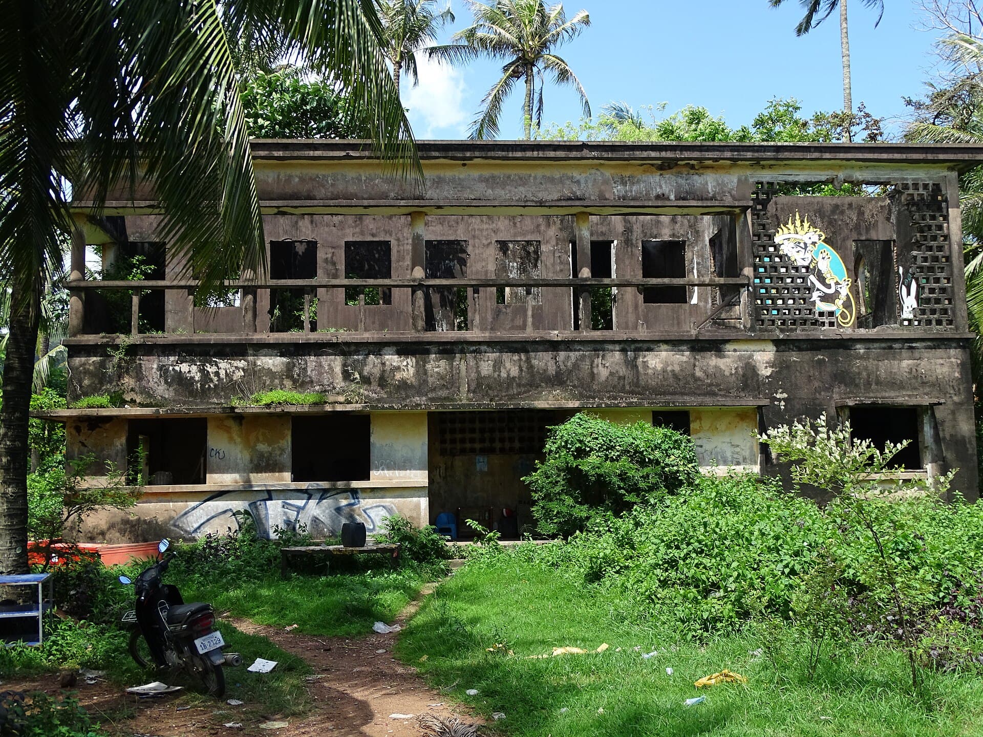 A derelict mansion in Kep